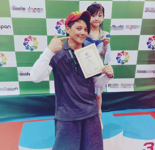 莫少聪女儿暑期获三枚奖牌颜值不输洪欣女儿与哥哥张镐濂好像