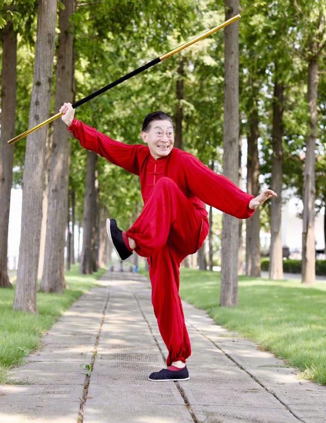 原创60岁六小龄童再耍猴拳依然形神兼备网友您是永远的美猴王