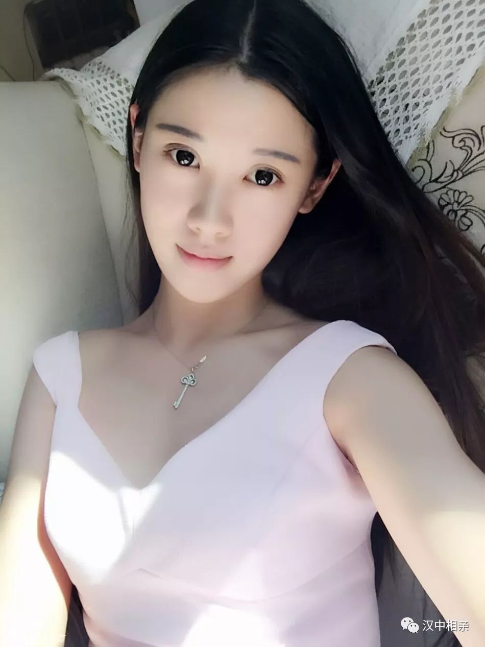 90年汉中汉台美女公务员期待她的爱情快快到来