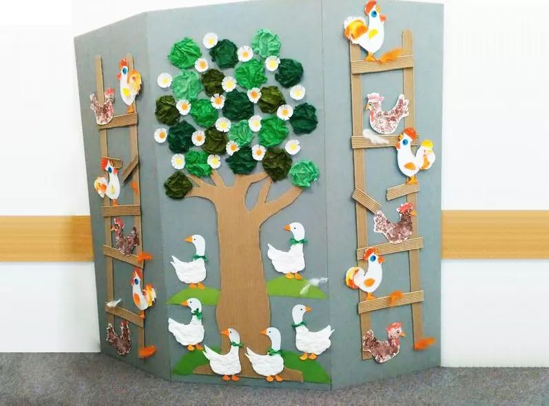 对于幼儿园的孩子来说,用自带高级感的色调的瓦楞纸板来diy,主题环创