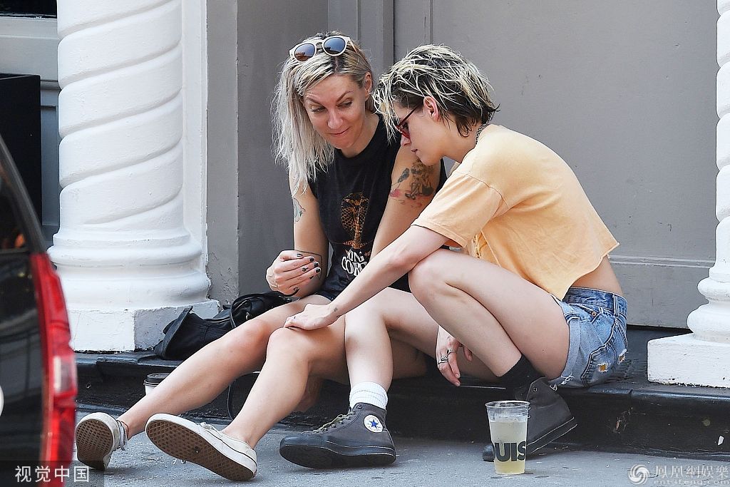 暮光女克里斯汀被曝新恋情街头拥吻互动甜蜜