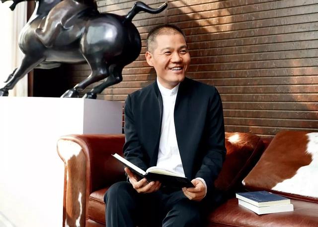 2017年1月,河北邢台市环境保护局局长司国亮在德龙的污水处理厂将一杯