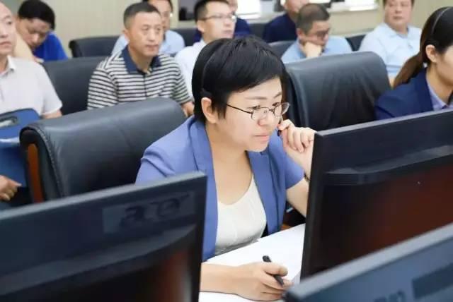 县委副书记县长解鸳接听12345热线听取了这些诉求