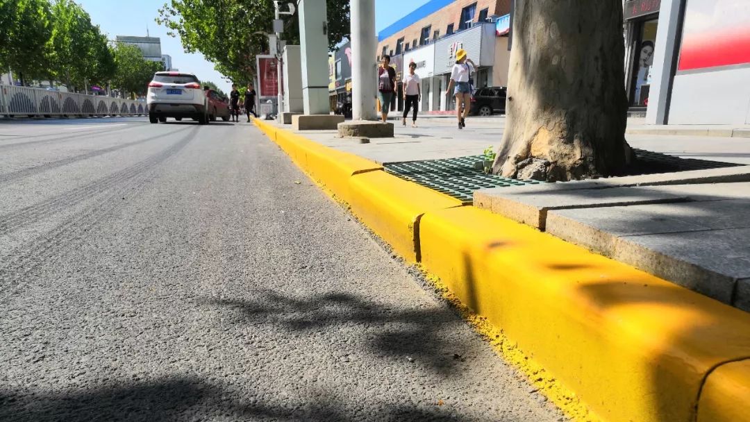 宝坻交警提示路边新增黄实线临时停车也不行