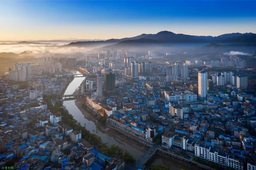 风展红旗如画骑聚红土地重走长征路2019全国自行车公开赛三明宁化站