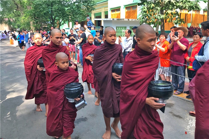 缅甸曼德勒的马哈伽纳扬僧院(mahar gandar yone monastery)建于1914