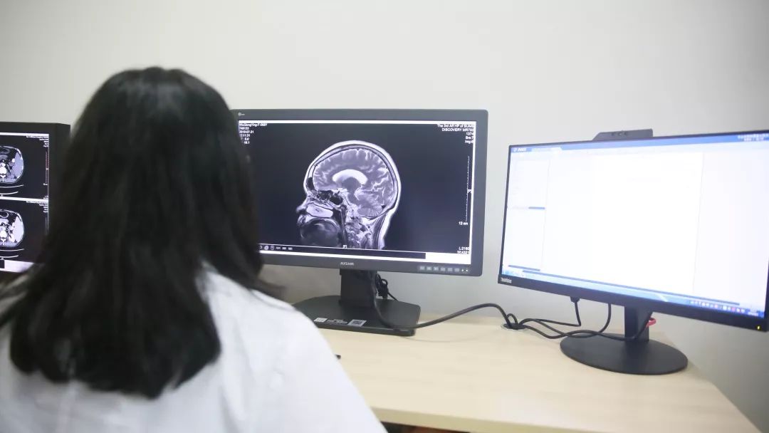 拍片子看片子的工作到底有啥不普通丨致敬中国医师节