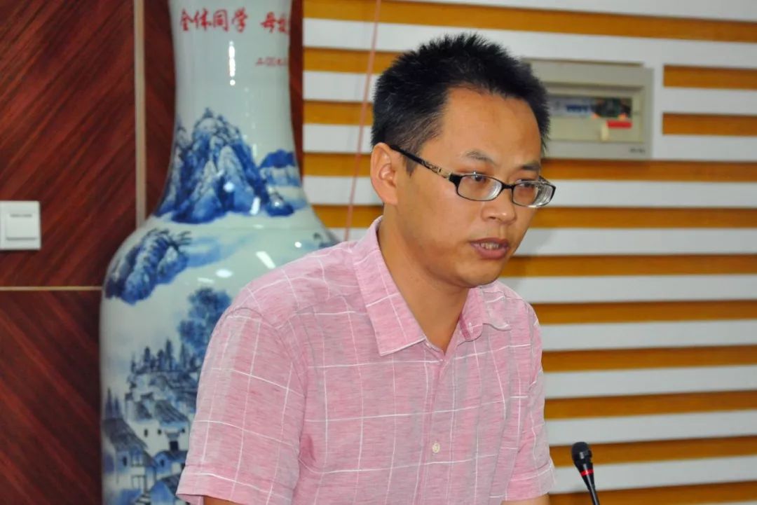 任重道远迎接挑战乐平中学举行了2019级新高一年级班主任竞聘暨培训