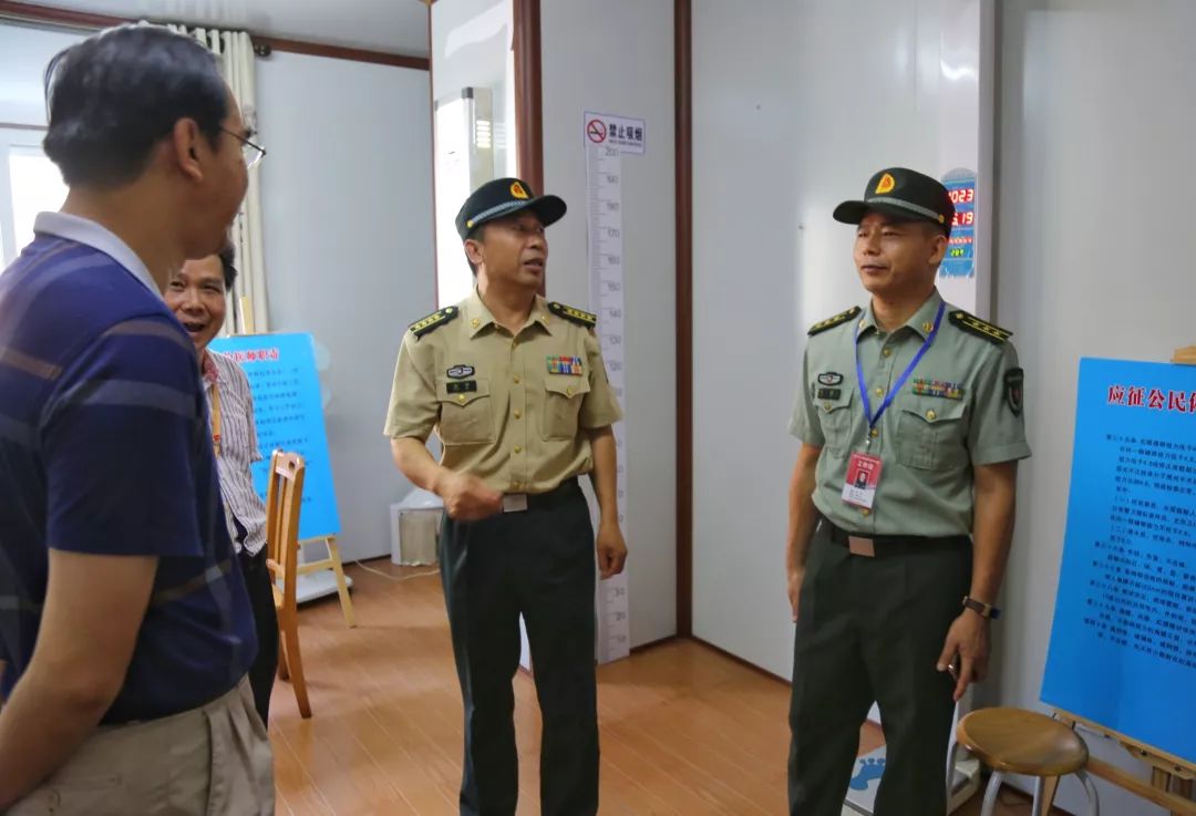 市征兵工作领导小组副组长,湛江市军分区司令员张彬等市领导干部莅临