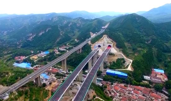 滨莱高速改扩建项目也是目前山东省技术含量最高,施工难度最大的公路