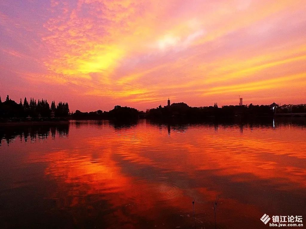 水粉潑墨油畫不這是鎮江的夏末秋初簡直美出了天際