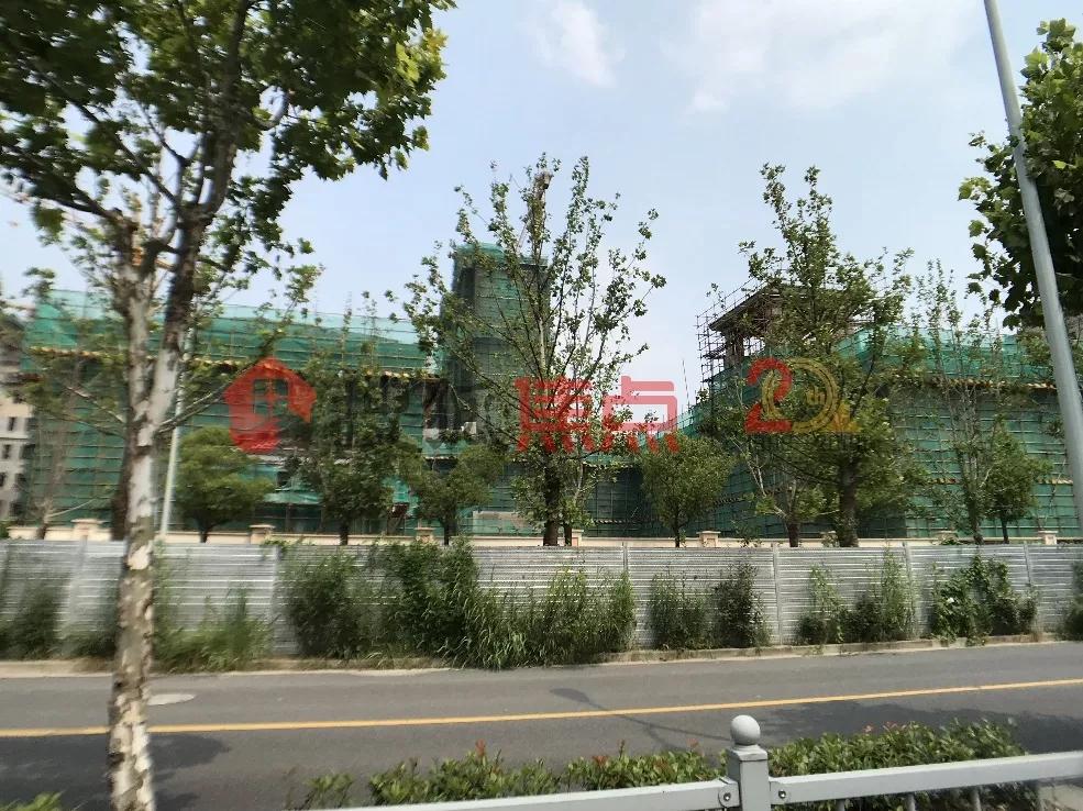 森兰名苑斜对面就是「森兰星河湾」,星河湾经典的塔楼雏形已现.