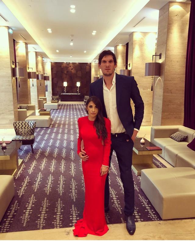 博班生日夜拥吻妻子约基奇诠释一个电灯泡的自我修养