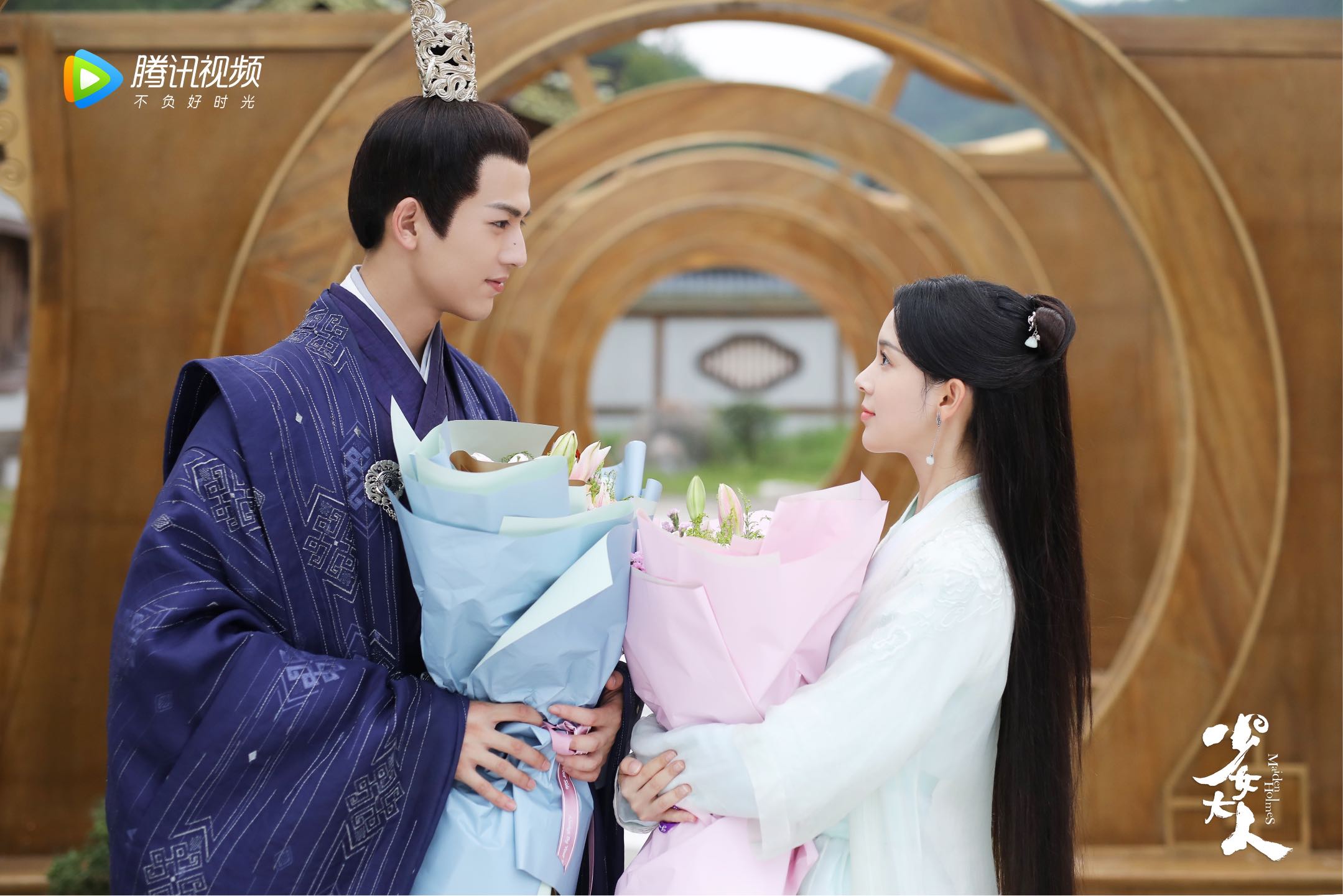 张凌赫《少女大人》甜蜜杀青 首次担纲男一号出演超a王爷