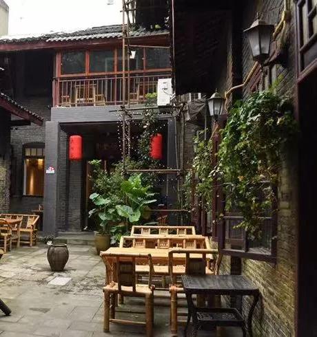 感到极度舒适,仔细一瞧,里面居然种着的是青苹果树和桔子树;小荷花种