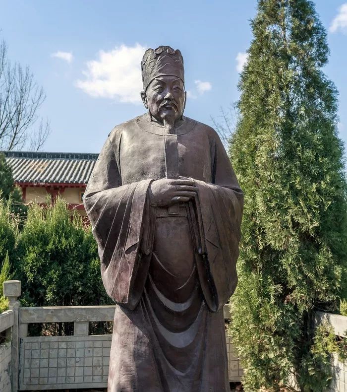 孙子兵法城里的李靖塑像但李靖也没有将李世民想动手的情况上报给李渊