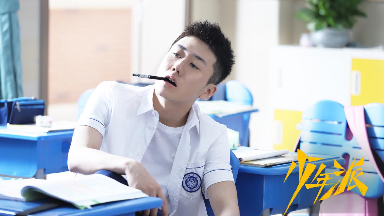 这几套look,带你从少年感十足的江天昊,一秒穿越成