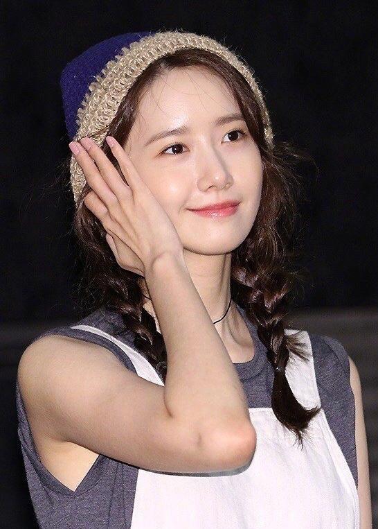 17岁出道曾跟林更新演情侣,今穿背带裤扎小辫,29岁依旧少女_林允儿