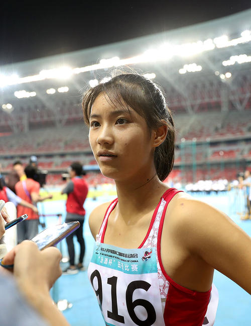 中国女版刘翔横空出世16岁刷新全国纪录