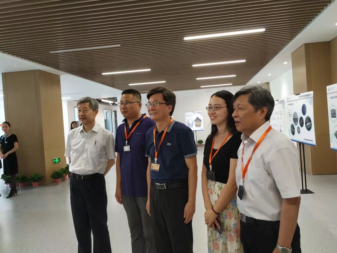 张迈曾,王树国一行调研指导创新港教室建设情况_郭鹏