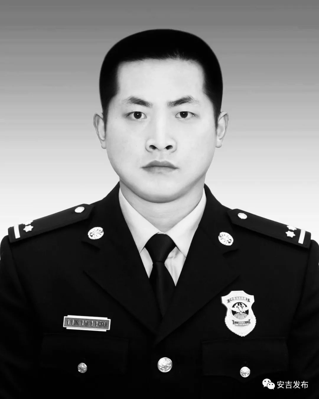 英雄吕挺一路走好