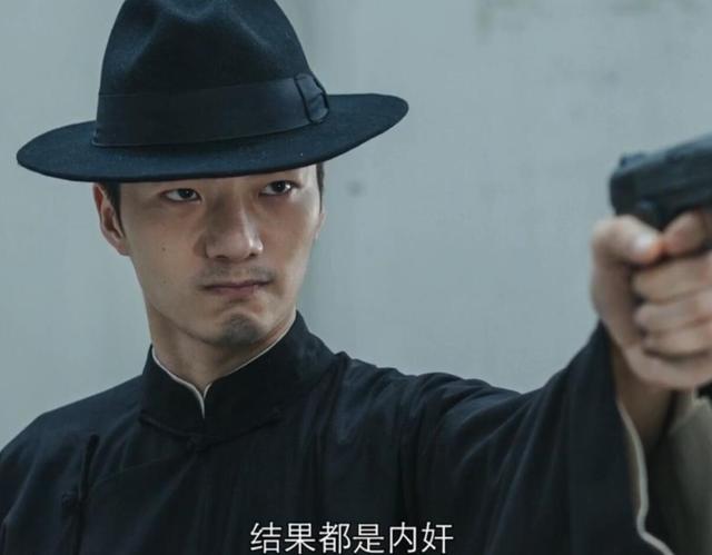 隐形守护者李峰:因乱世选择自保,也因背叛迷失自我_肖途