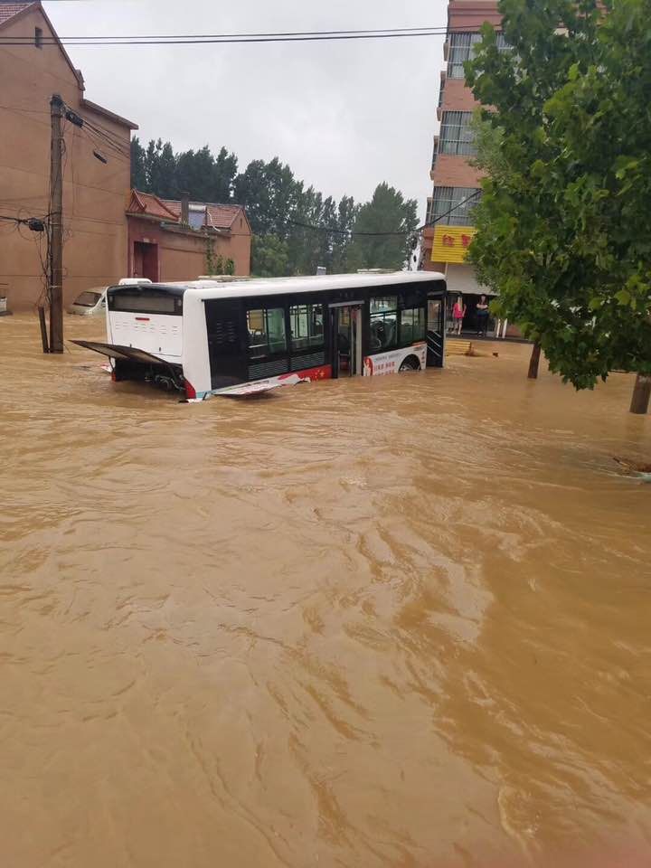 大灾无情人间有爱普天物流济南分公司重汽地球村项目组奋勇救灾