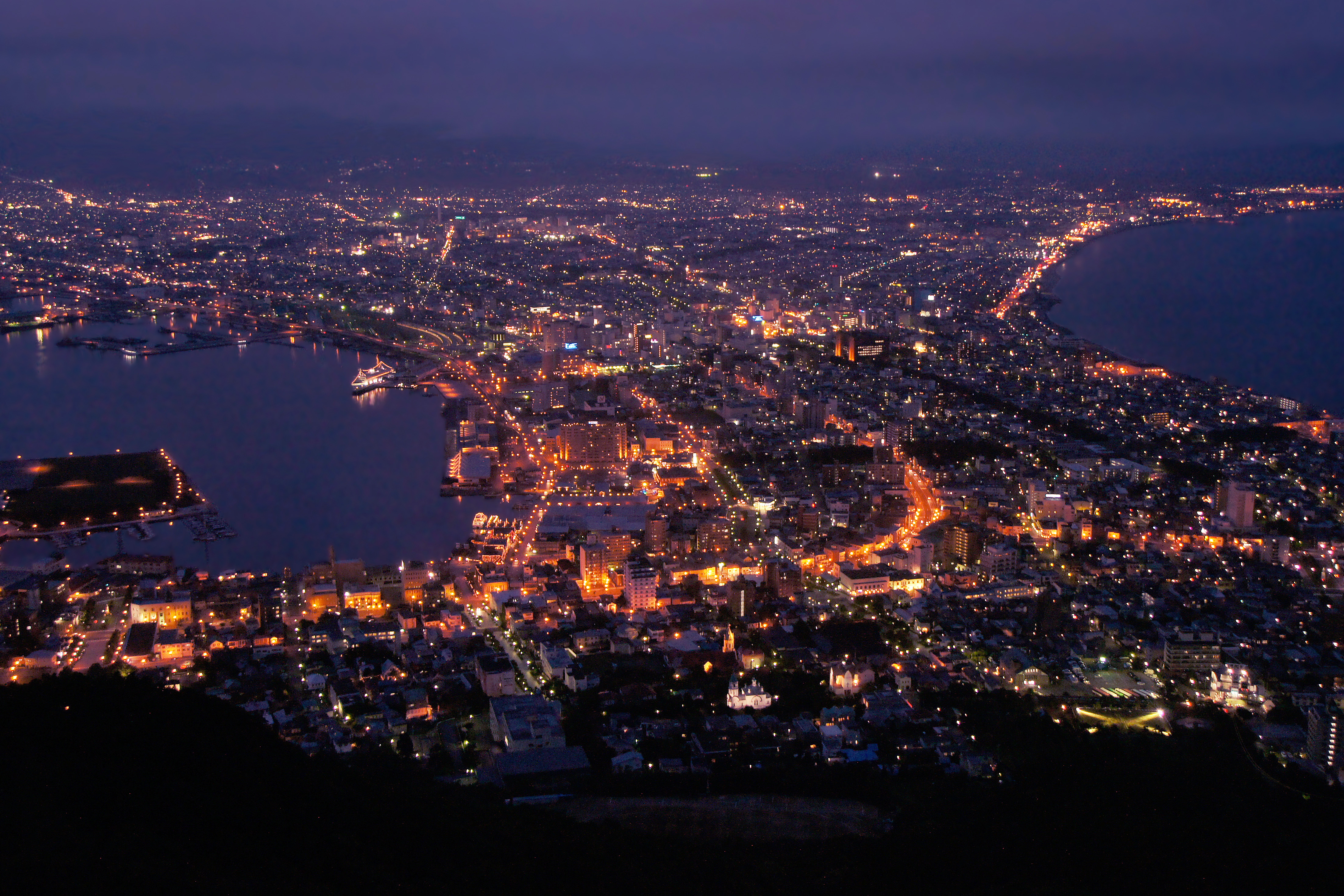 24 函館市 惠山 函館市 自函館山看到的夜景是世界三大夜景之一 函館