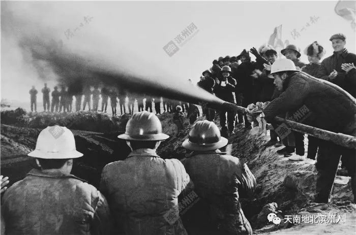 1962年惠民专区的东营钻出第一口日产555吨高产油井