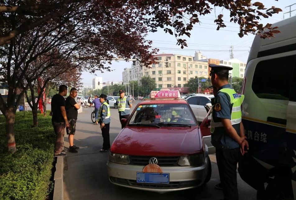 禹州出租车妨碍执法!暴力殴打公司经理.