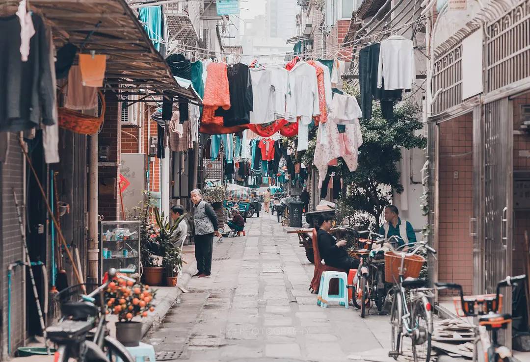 广州老西关街道,来感受一下20年前的味道,撸猫!