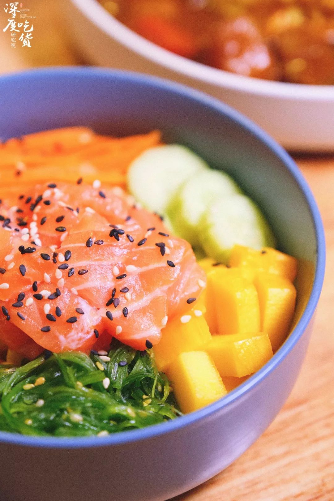 芒果三文鱼泼奇碗·poke bowl 俗称泼奇碗是美国夏威夷一道传统