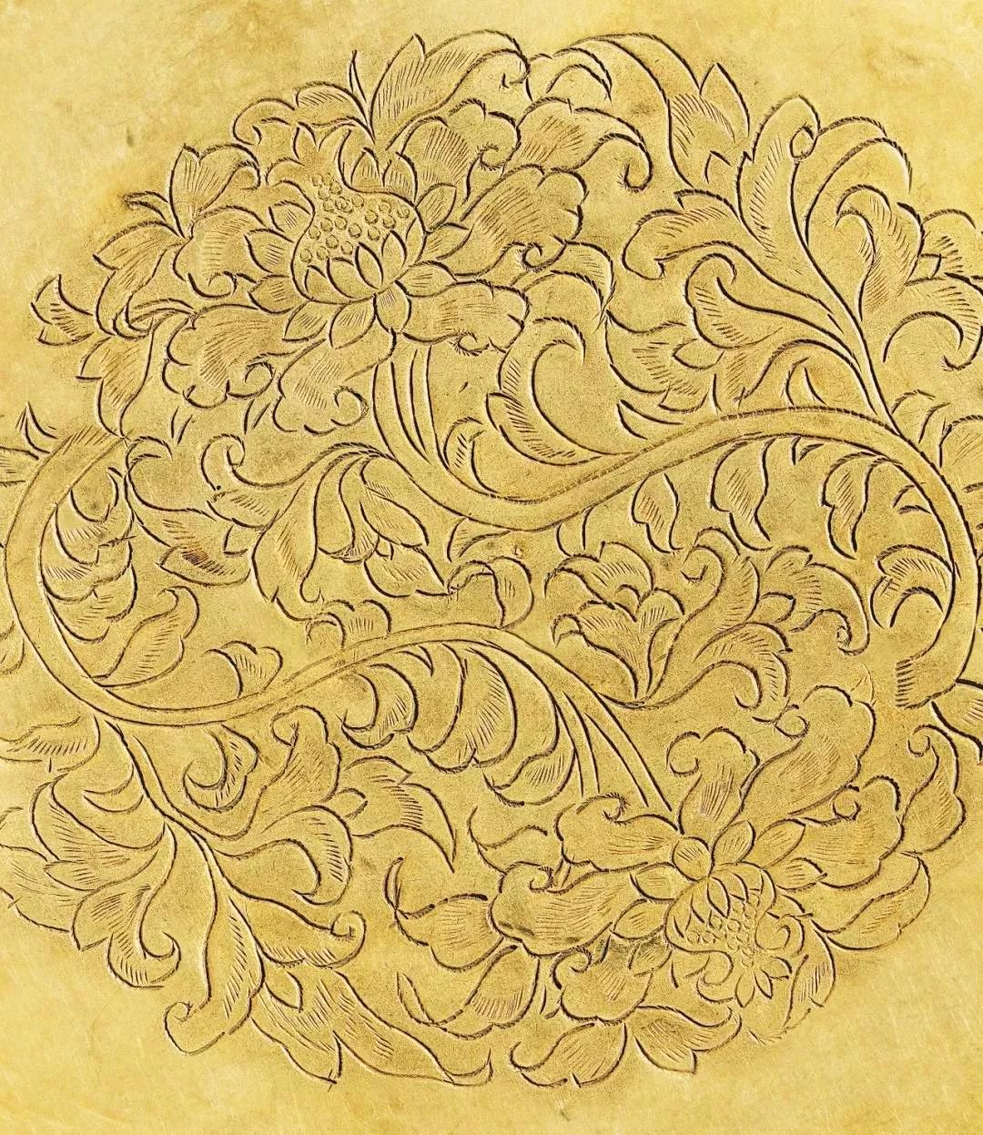 3克577清或更早 金錾刻卷草龙首纹