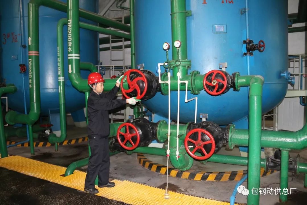 (管网作业部)作为"巾帼文明岗"岗长,孙国艳认真履行岗长职责,以身作则