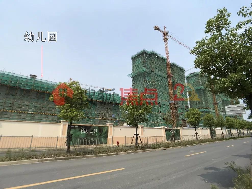 小狐从网上找来的资料显示约145-258﹐,延续了星河湾以往大平层的风格