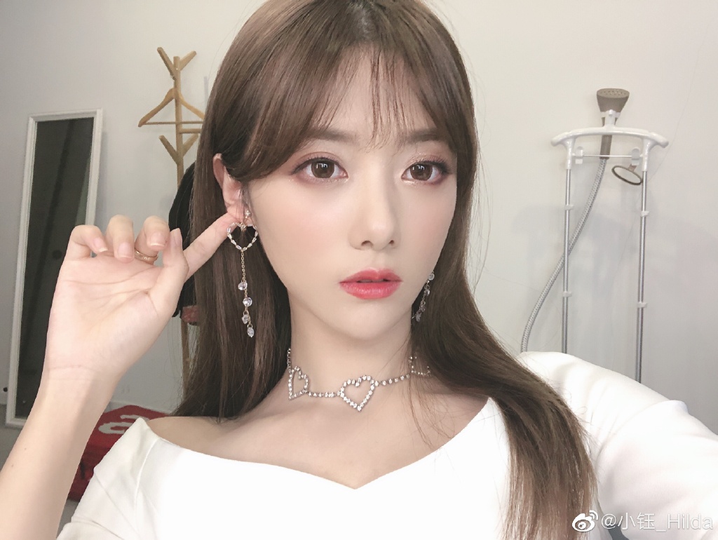 lpl主持小钰被恶意p图伪造肩带滑落p图者竟然是rng粉丝