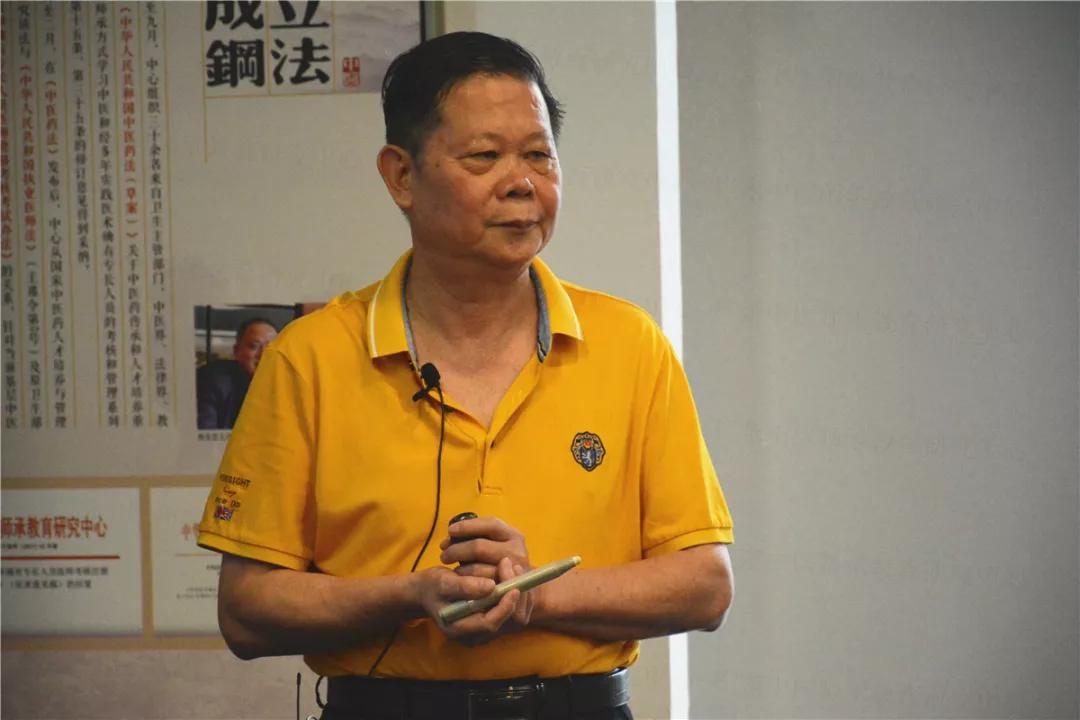 罗仁教授为师承学员们讲述名医大讲堂《中医内科学》第二堂课——咳嗽