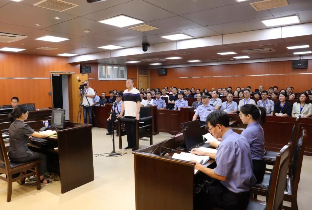 【权威发布】吴善印涉嫌受贿罪一案今日开庭_松阳县