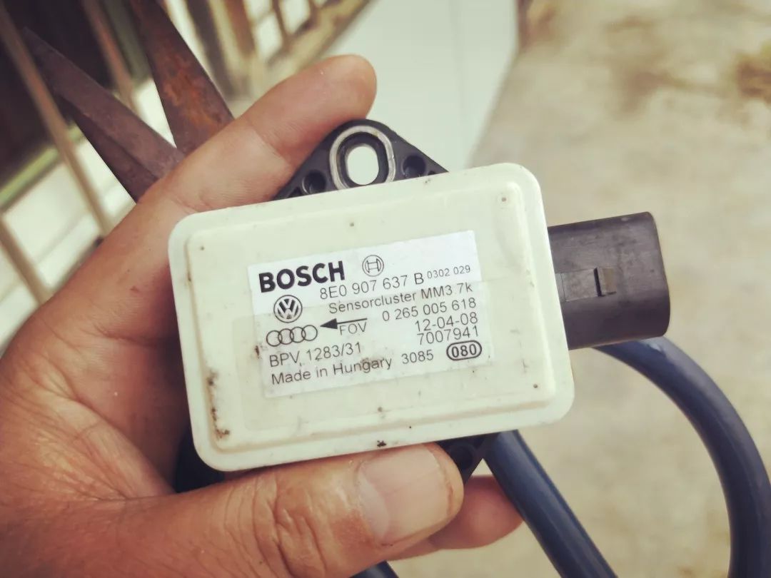 请问师傅横向加速度与偏转率传感器该如何测