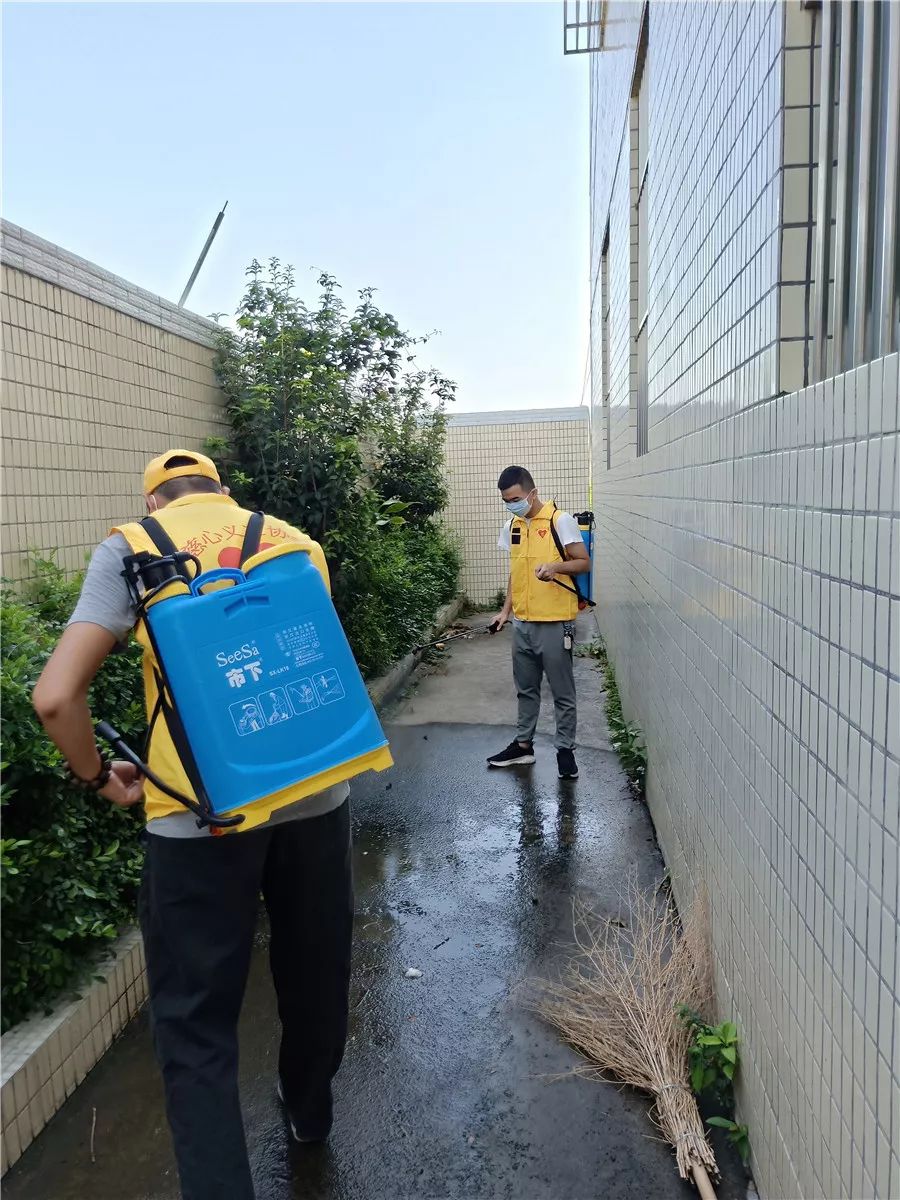 防控登革热潮南青年在行动