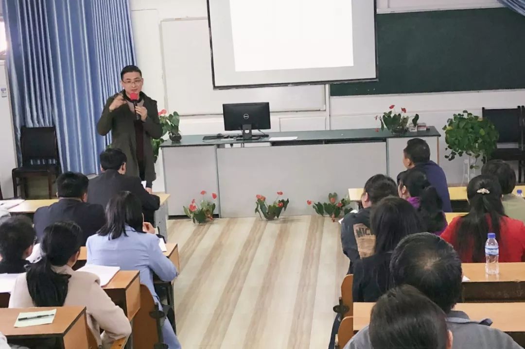 陈继辉老师以学生的快乐为快乐,以学生的幸福为幸福