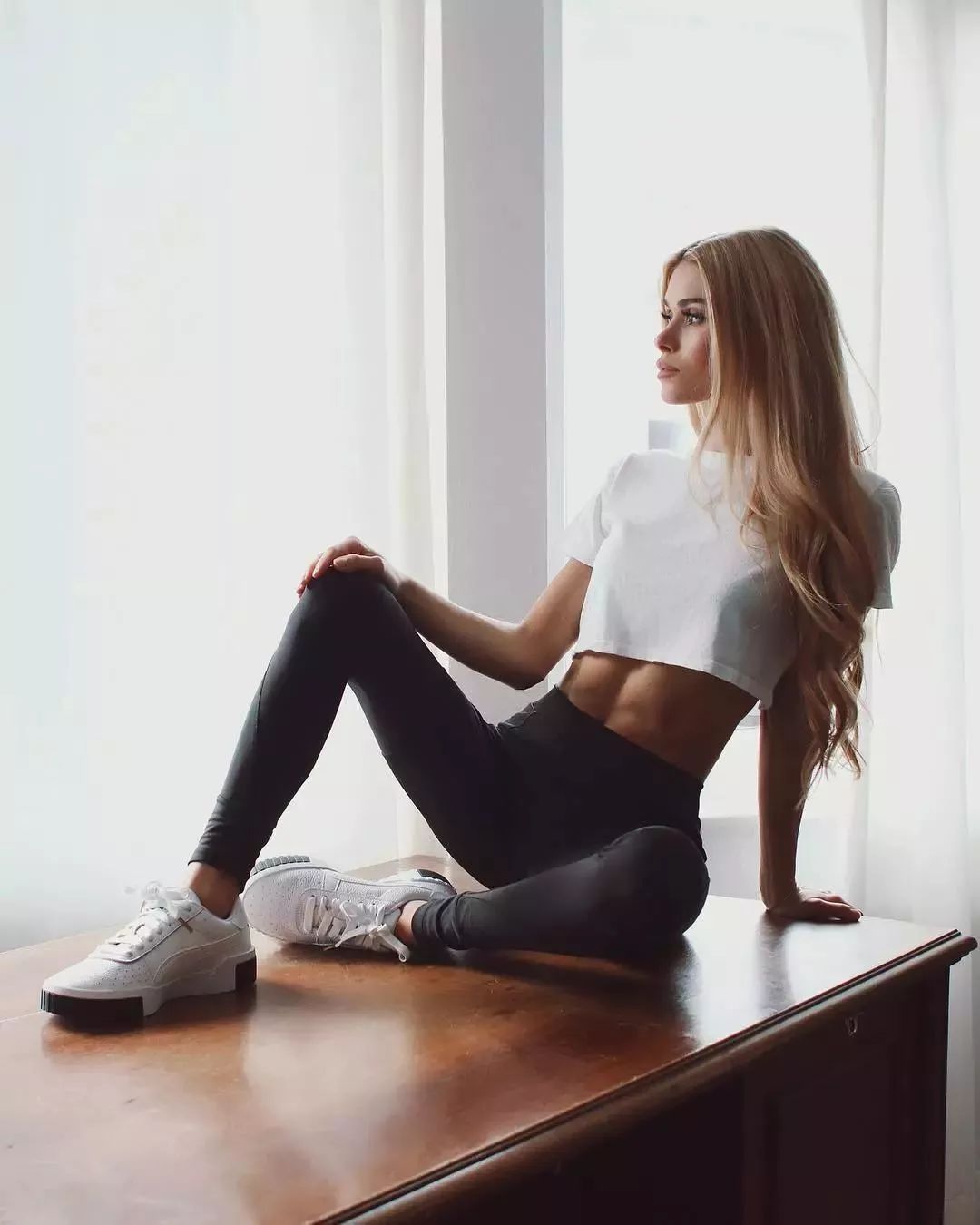 比天鹅臂姐姐更狠的健身博主,一连串动作不带停的!_pamela