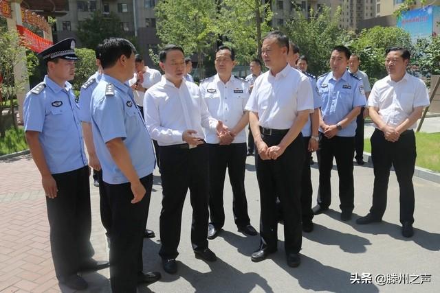 8月17日,公安部治安管理局副局长张佐良一行在枣庄市副市长,公安局