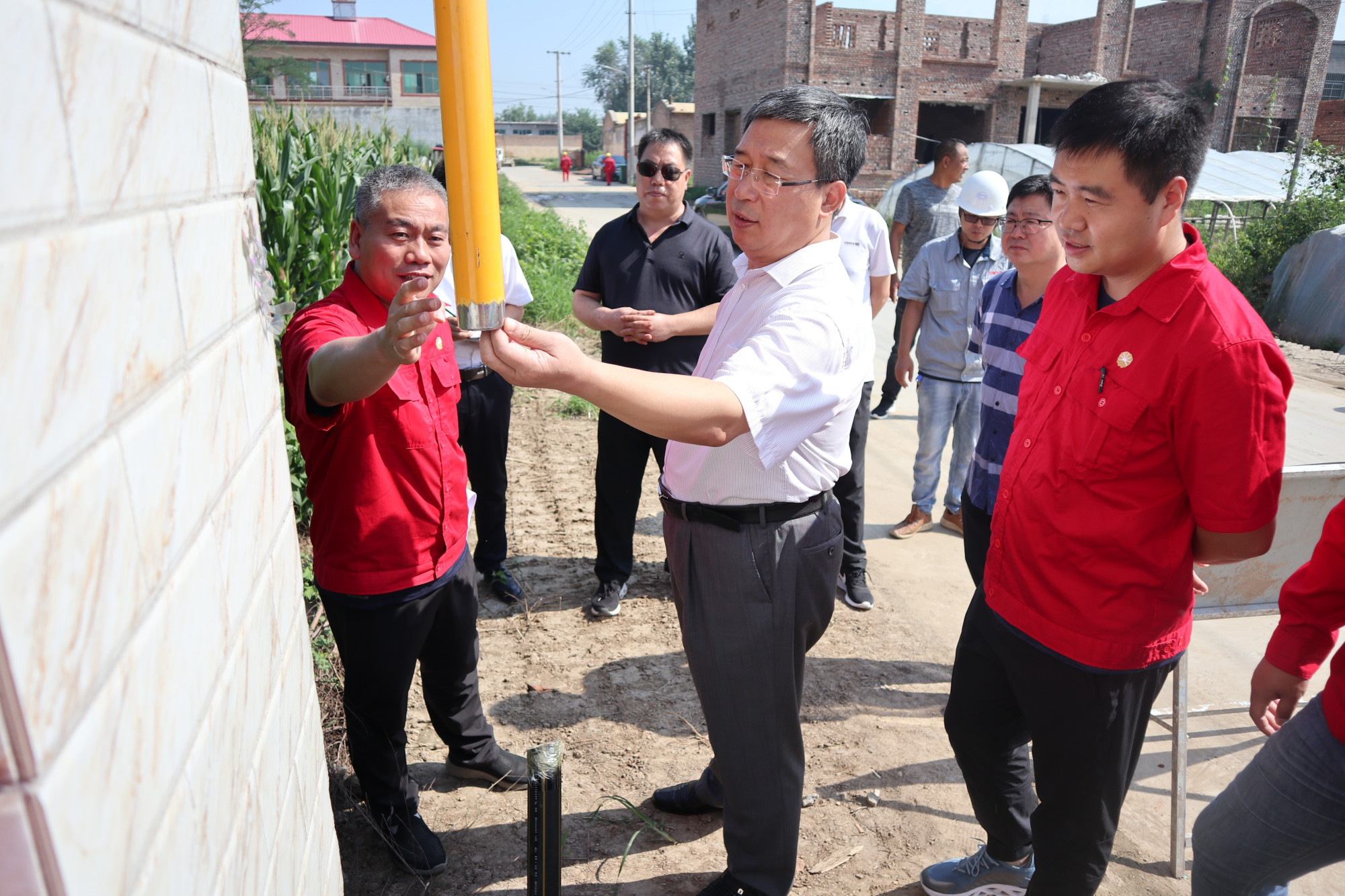 丁阳同志实地督导全县气代煤施工安全生产工作