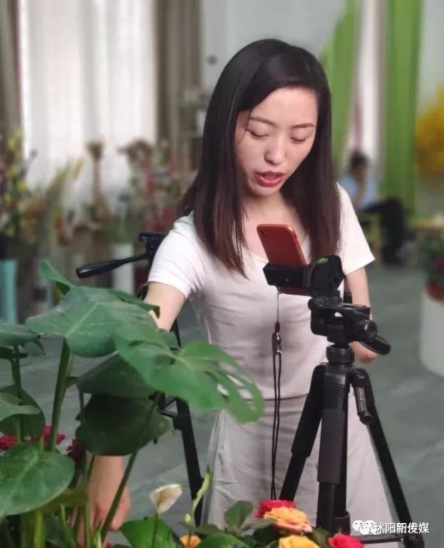 新河最美主播:李敏