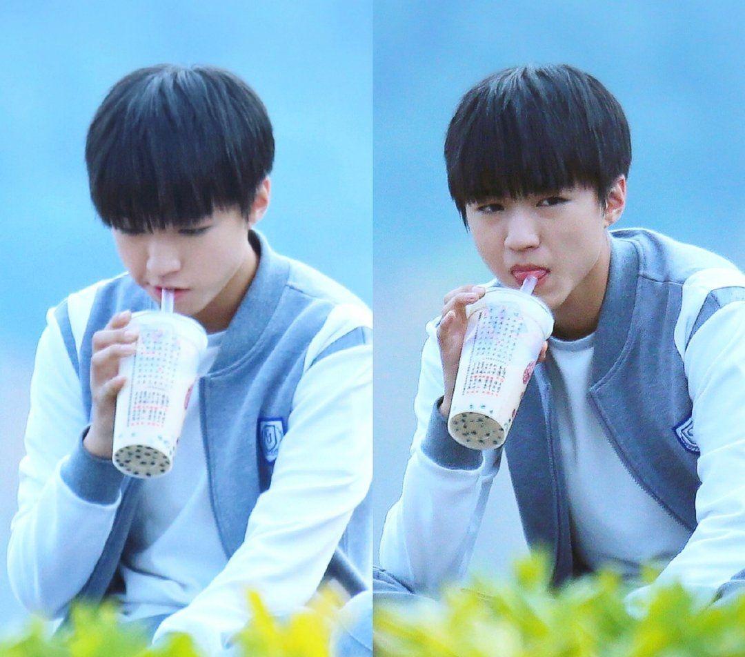 奶茶小哥认证中餐厅王俊凯牌奶茶上线口感获好评