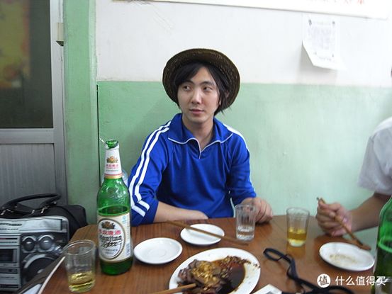 送同款t恤!和新裤子乐队主唱谈谈潮流国货的二三事