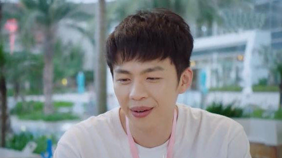 亲爱的热爱的最没背景的米邵飞却演得最接地气是影迷的榜样