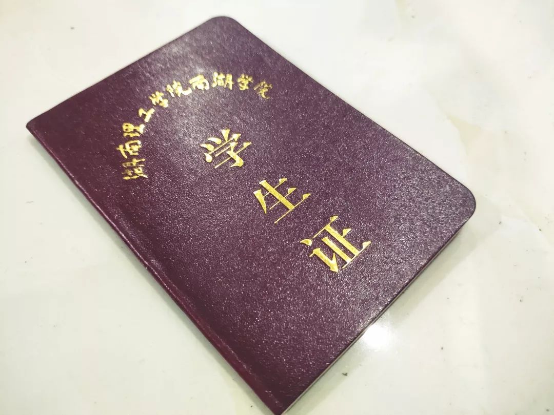 照,蓝色或者白色背景,用于打印准考证桌贴和图像单2照片要求是jpg格式