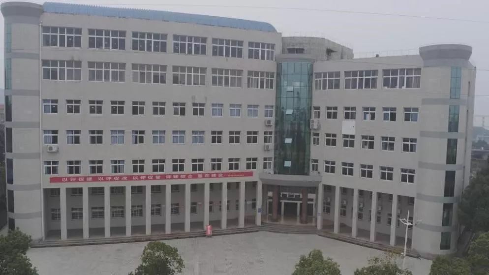 2002年原咸宁师范高等专科学校与原咸宁医学院合并组建咸宁学院时将